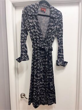 Women's Black and Gray Knit Wrap Dress with Tie Waist